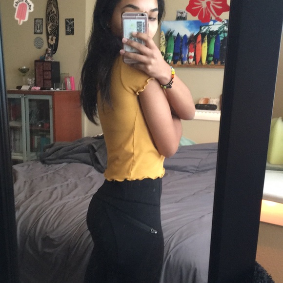 Super cute top - Picture 2 of 3